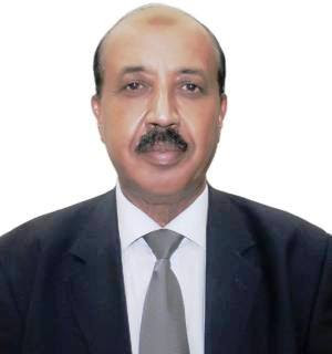 كاتب صحفي وديبلوماسي سابق