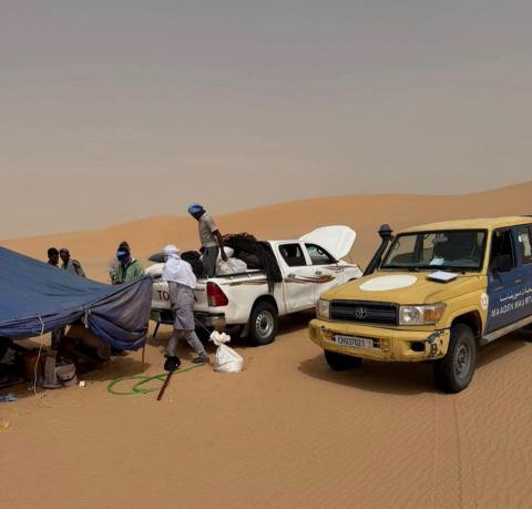 إنقاذ ستة منقبين بعد تعطل سيارتهم في صحراء تيرس